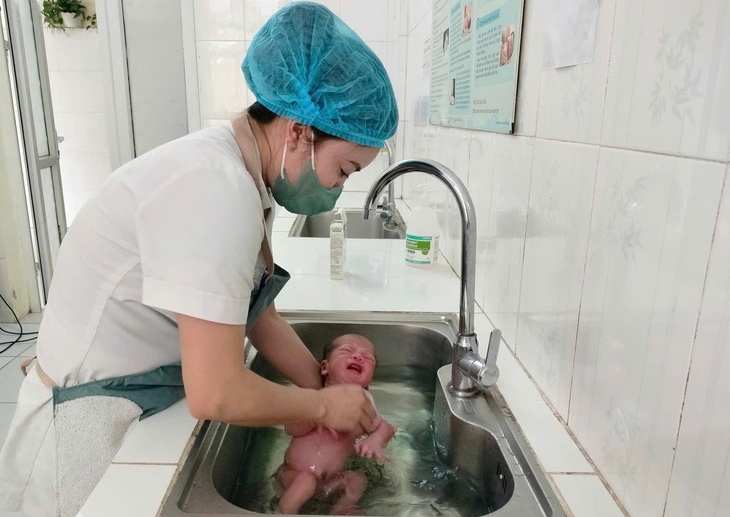 "Thêm một triệu hộ sinh nữa" – Vì sự sống của bà mẹ và trẻ em